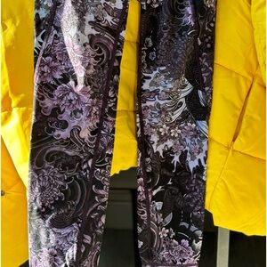 Lululemon crop size 2 with pocket purple patterned legging